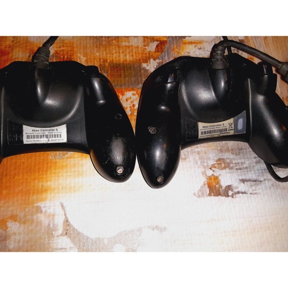 2 Microsoft First Generation Xbox Controllers - Picture 2 of 3